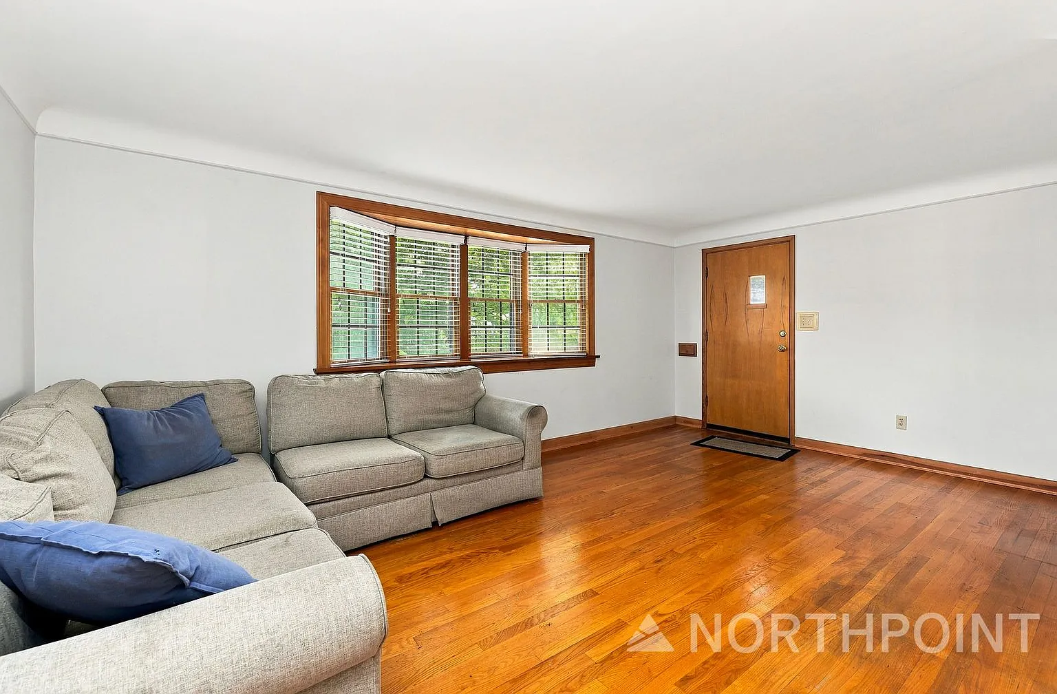 3-Bedroom, 2 Bath Single Family for Rent in Cincinnati, OH | Attached Garage & Nice Large yard — Photo 3