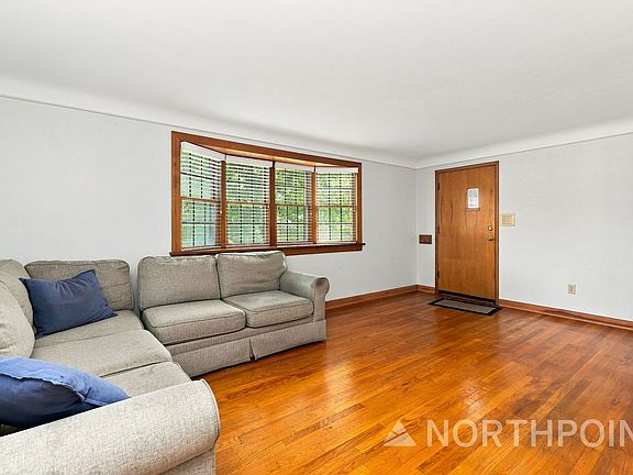 3rd image of 3881 Matson Ave