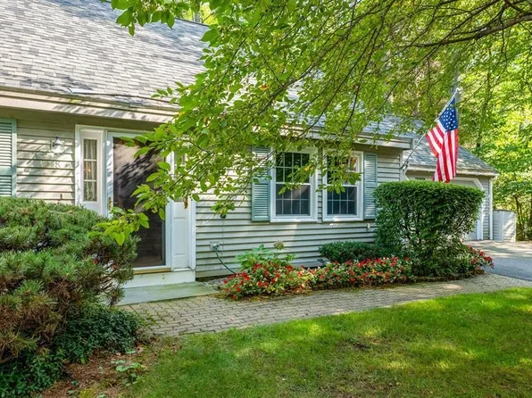 8 Laurel Circle, Wolfeboro, NH 03894