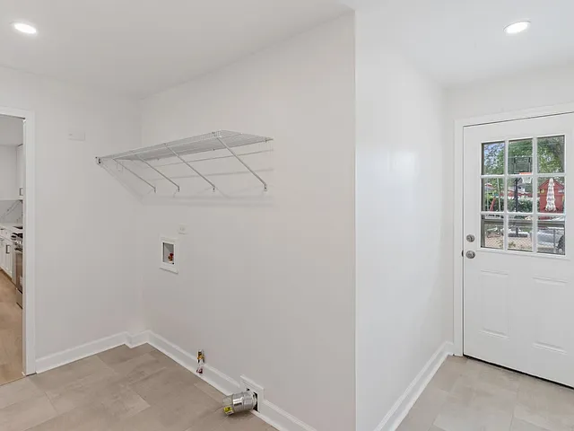 329 Marion Ct — Photo 31
