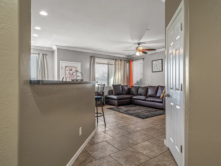 12025 W Polk St — Photo 11