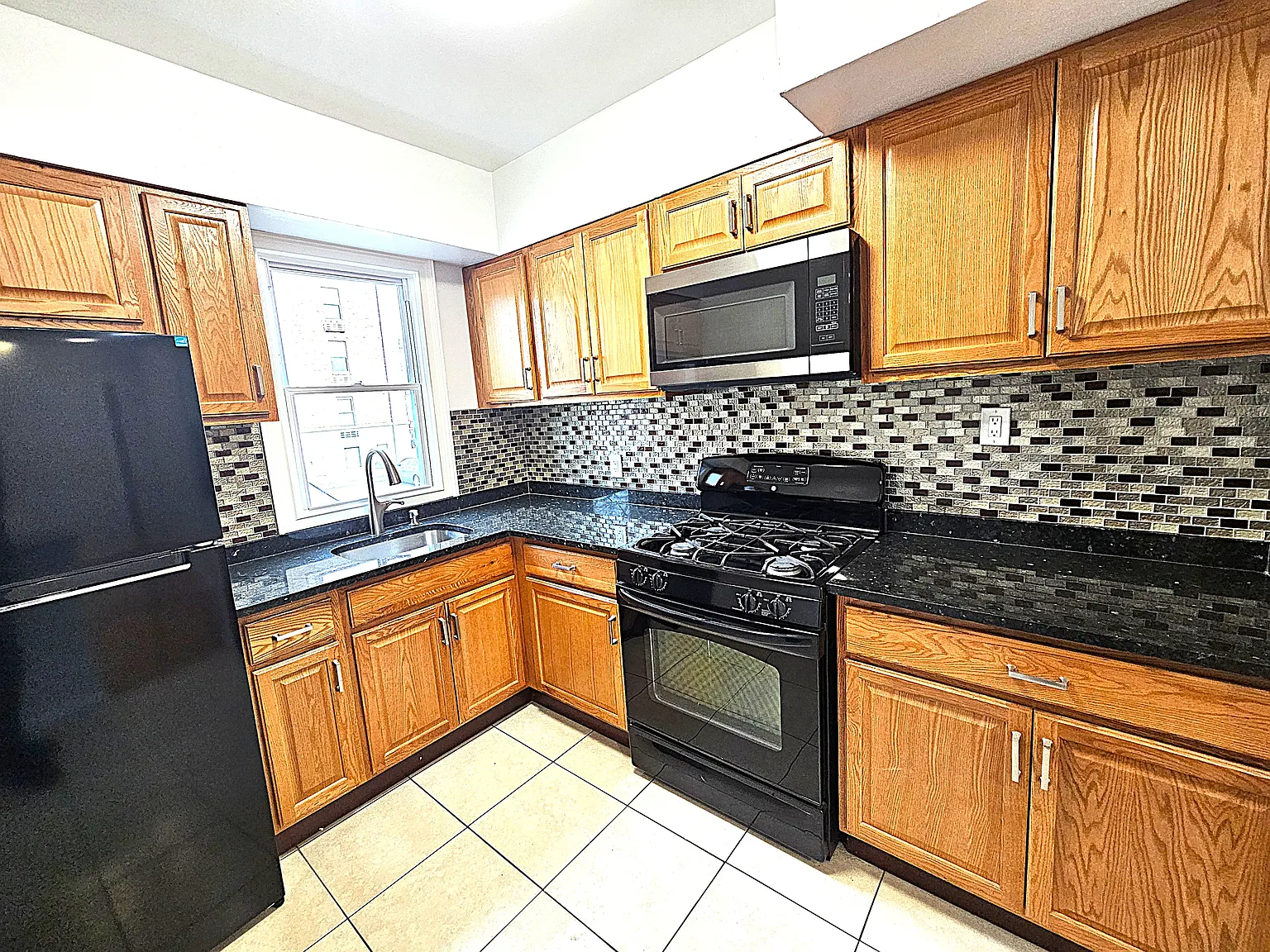 1 bed, 900 sqft, $1,800 — Photo 1