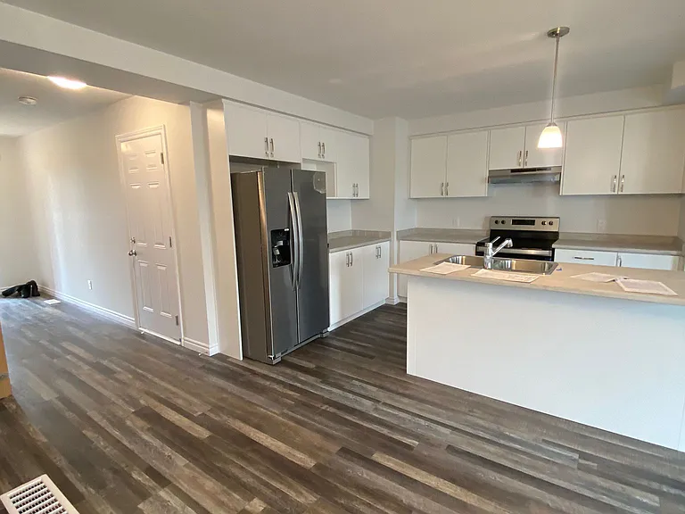 3028 Turner Cres — Photo 6