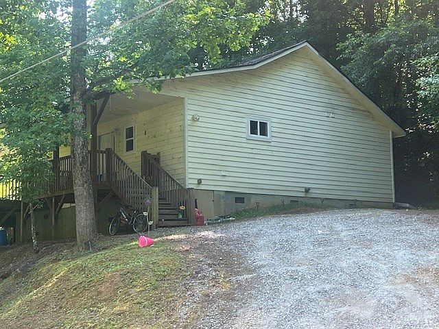 2nd image of 621 Talc Mine Rd