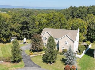 8140 Golf Vista Dr, Greencastle, PA 17225