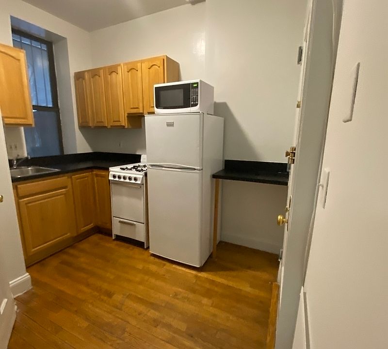 1st image of 25 Thompson St #3I