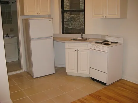 Rented by J. Lemle Real Estate | media 11