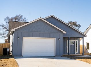 311 String Prairie Way, Smithville, TX 78957