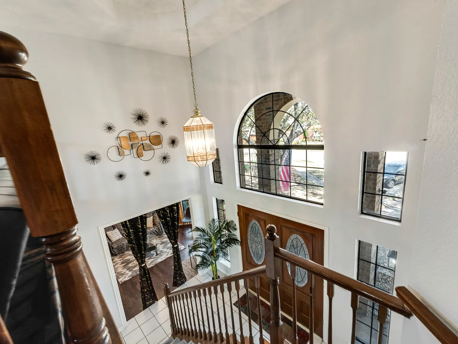 6 bed, 3.5 bath, 3300 sqft, $6,240 — Photo 3