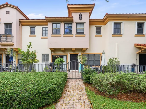 4742 Grand Cypress Circle N, Coconut Creek, FL 33073