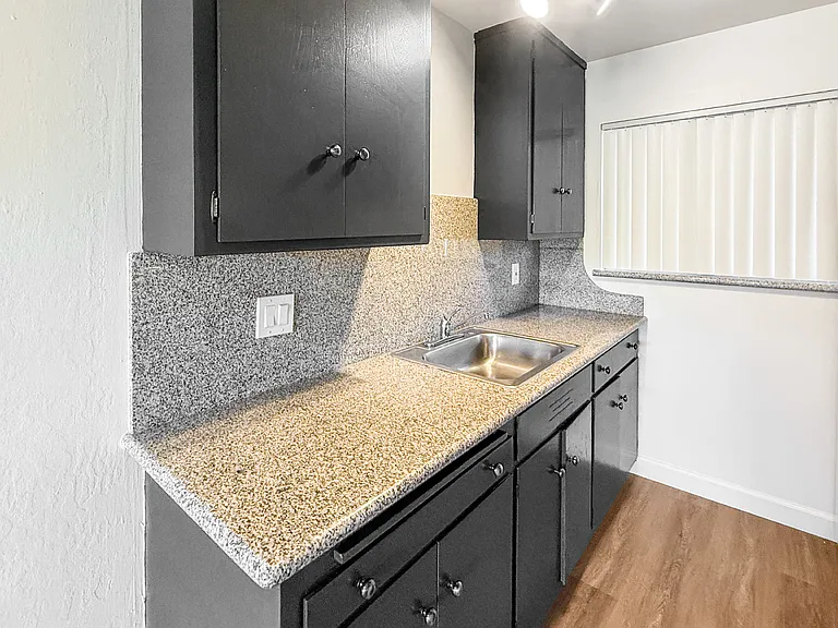 480 Crescent — Photo 13