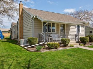 817 Macarthur Dr, Manitowoc, WI 54220