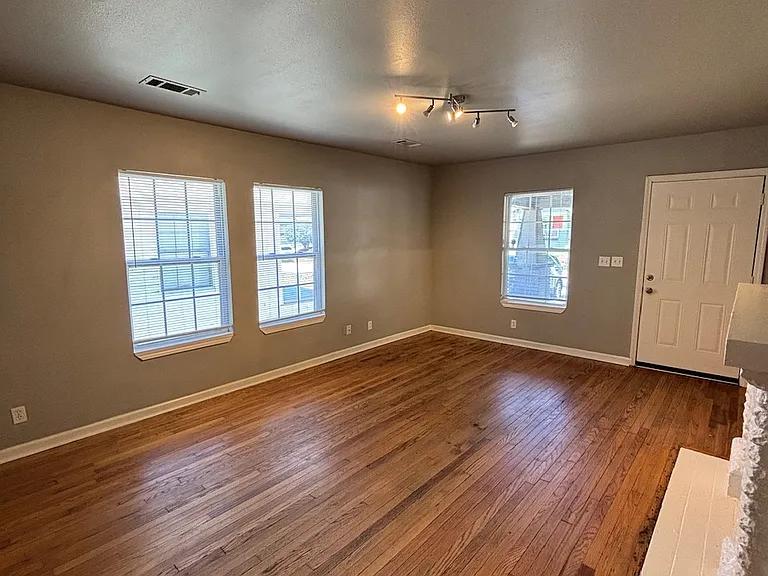 1134 S Xanthus Ave — Photo 4
