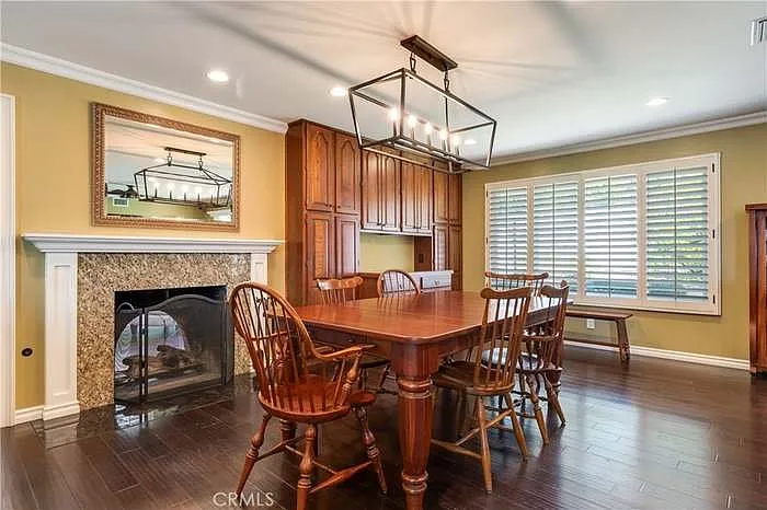 1049 El Mirador Dr — Photo 4
