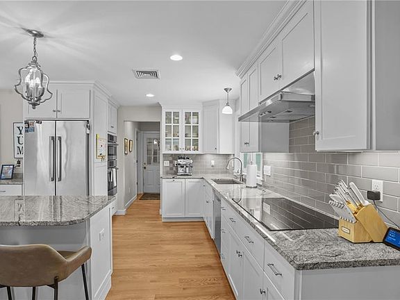 4th image of 42 Georgiana Dr