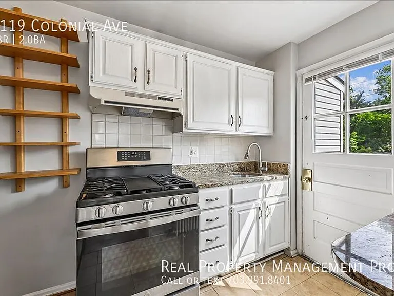 1119 Colonial Ave — Photo 16