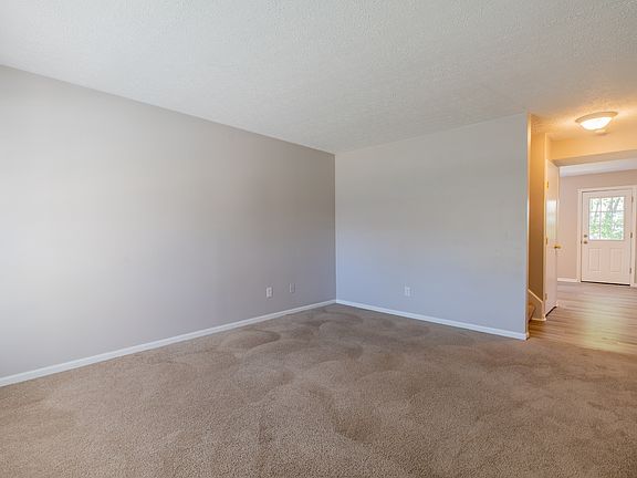 4th image of 484-486 Applegate Ln