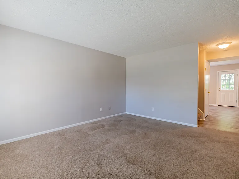 484-486 Applegate Ln — Photo 4