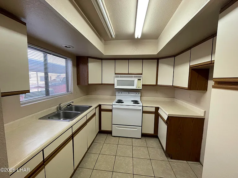 1810 Bimini Ln #3 — Photo 3