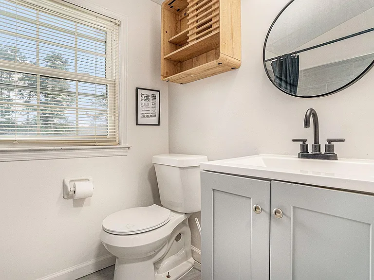 Holmes Dr SW — Photo 3