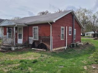 923 N 9th St, Murphysboro, IL 62966