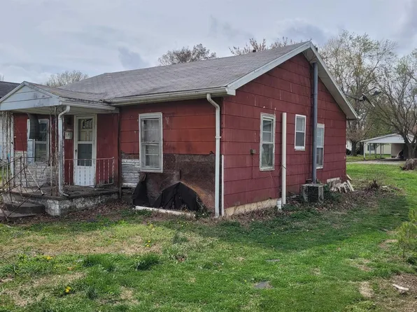 923 N 9th St, Murphysboro, IL 62966