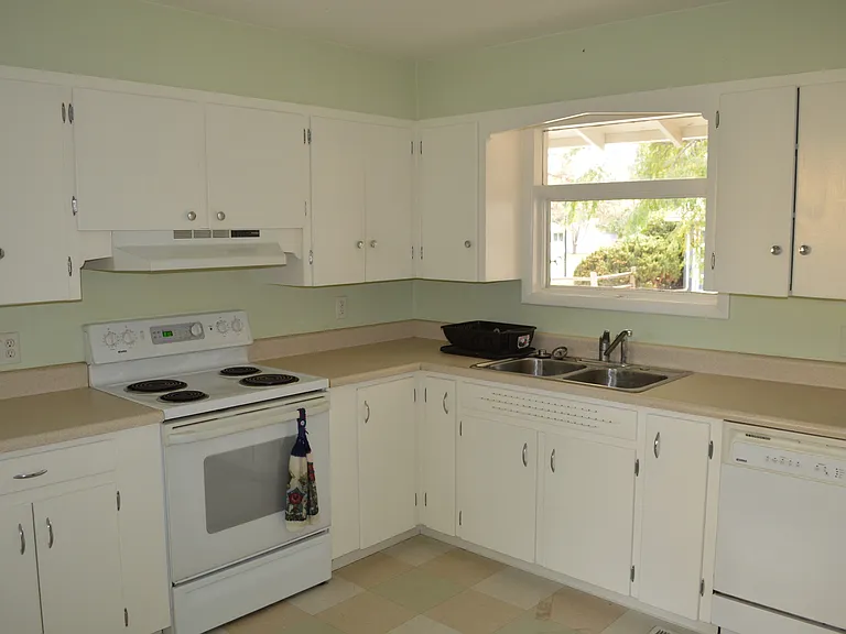 137 Yale Ave — Photo 4