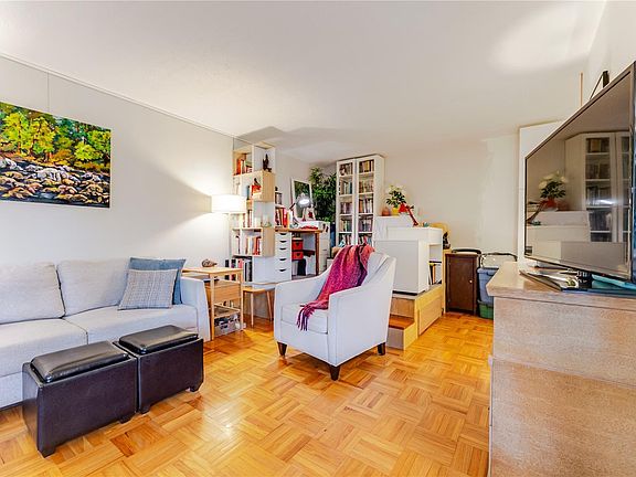 3rd image of 250 Douglas St #101