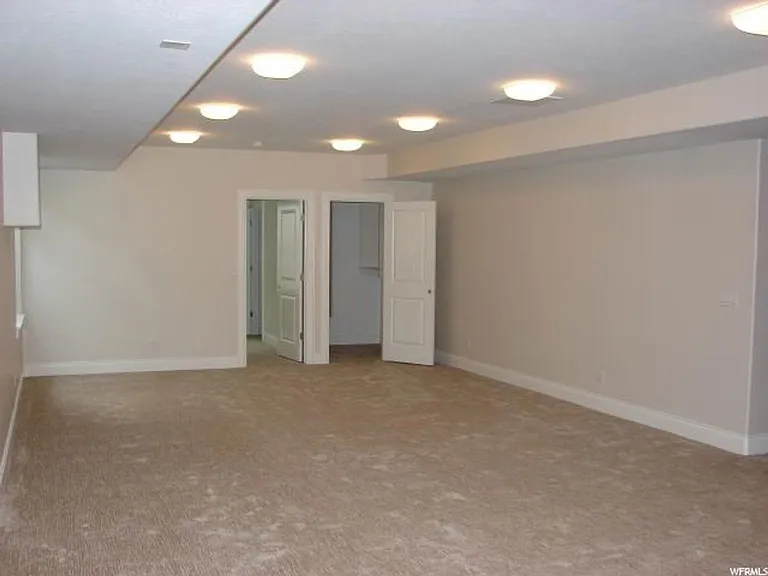 1992 E Hedgewood Ct — Photo 8
