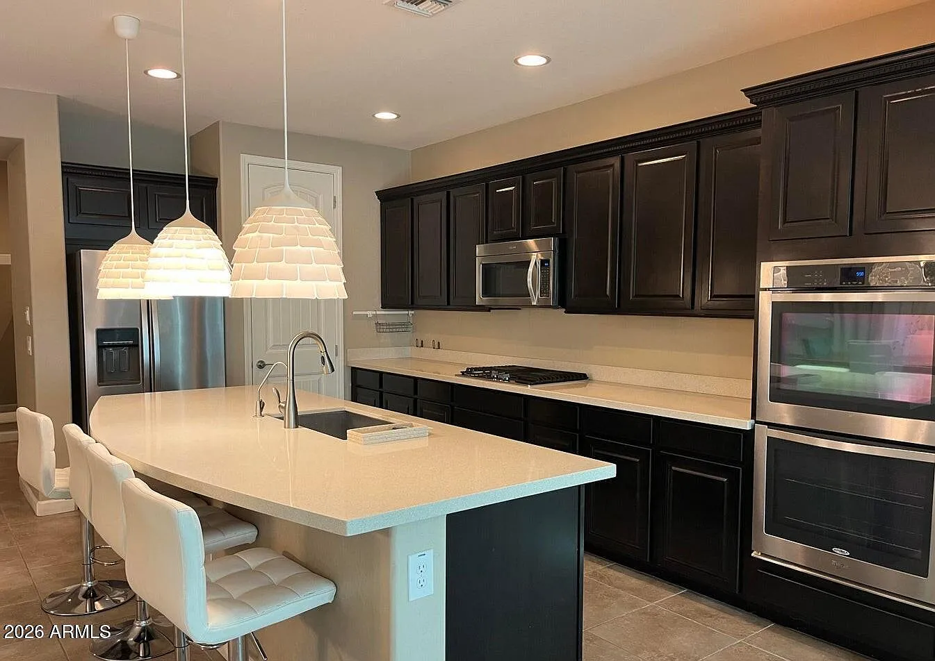 3 bed, 3.0 bath, 2363 sqft, $2,900 — Photo 2