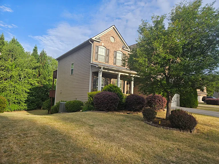 365 Lockwood Pl — Photo 3