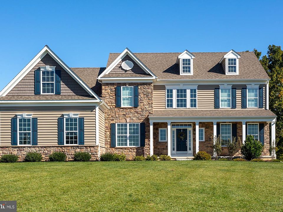 1st image of 24 Emma Ct
