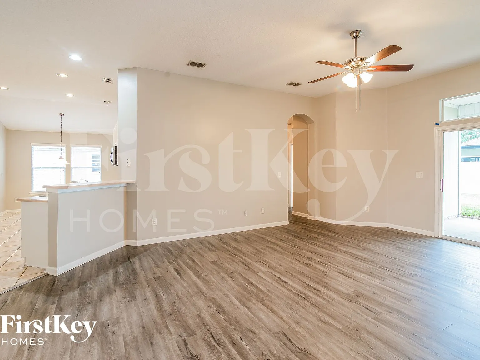 4 bed, 2.0 bath, 2005 sqft, $2,335 — Photo 4