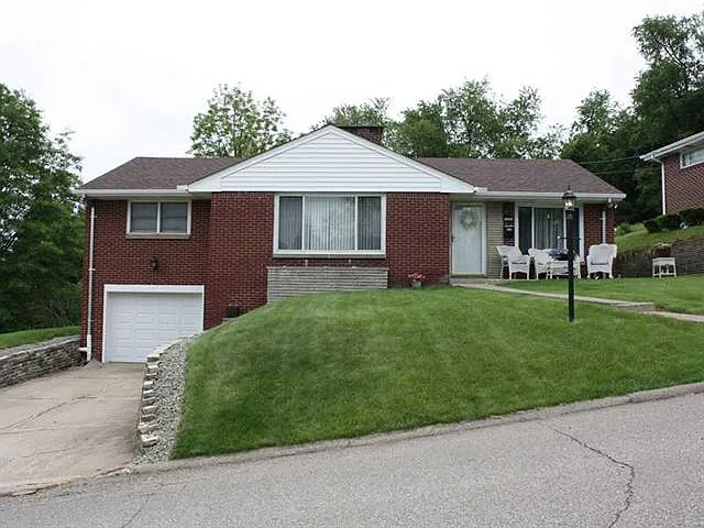 556 Longvue Dr photo 1
