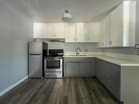 1092 Gladys Ave, 07