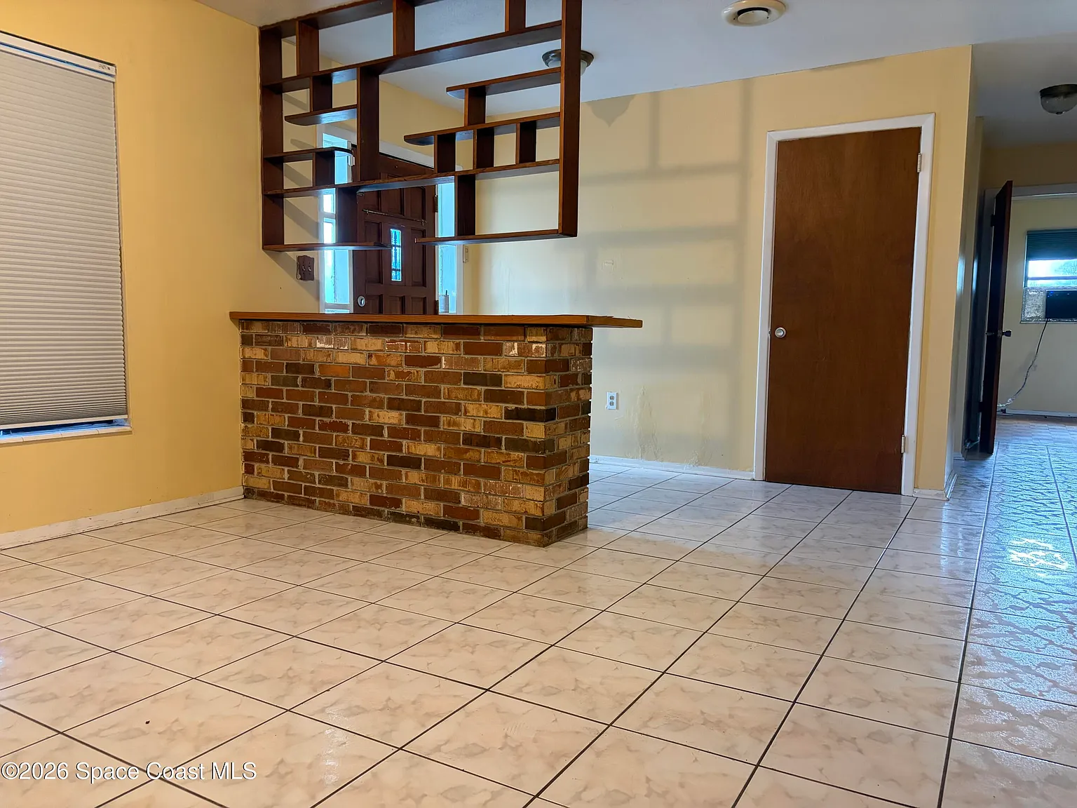 3 bed, 2.0 bath, 1671 sqft, $1,400 — Photo 2
