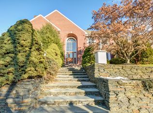 46 Bear Hill Rd, North Andover, MA 01845