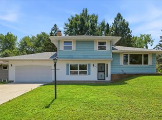 1277 Imperial Ln, New Brighton, MN 55112