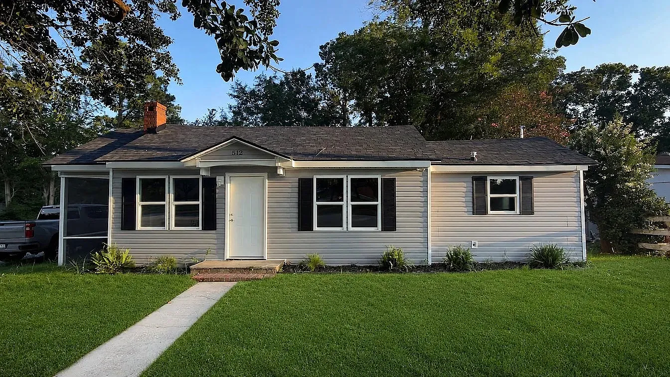3 bed, 1100 sqft, $1,500 — Photo 1