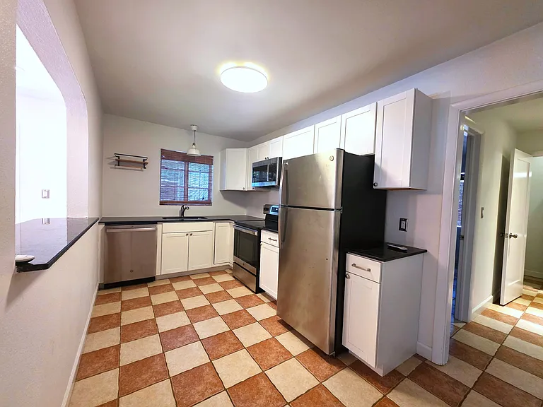 1534 Avalon Pl #1534 — Photo 5