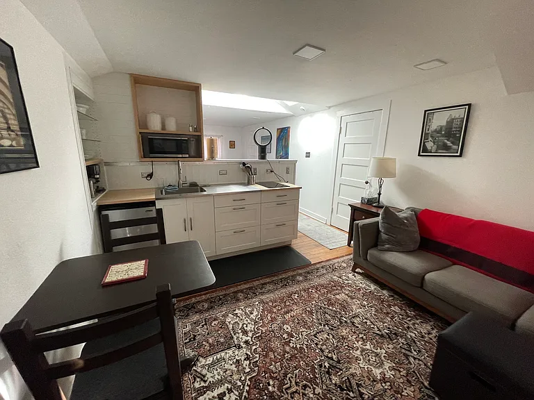 1360 Elizabeth St — Photo 3