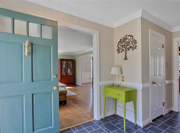 3rd image of 2812 London Park Dr #2