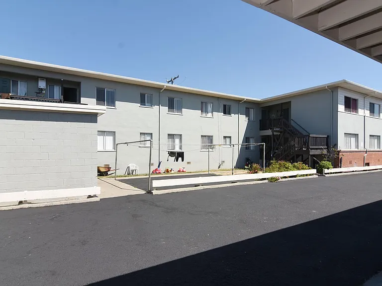 3208 Nevin Ave — Photo 10