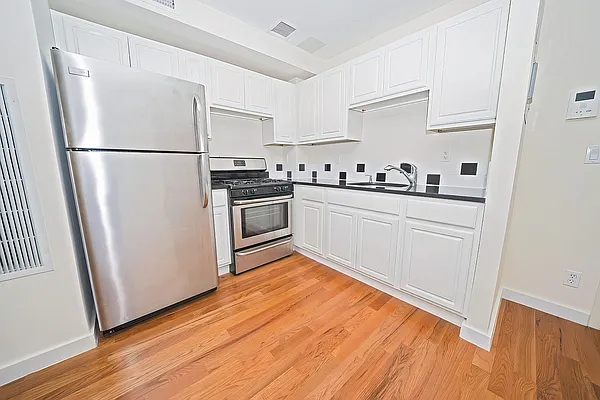 Rented by Level Group | media 29