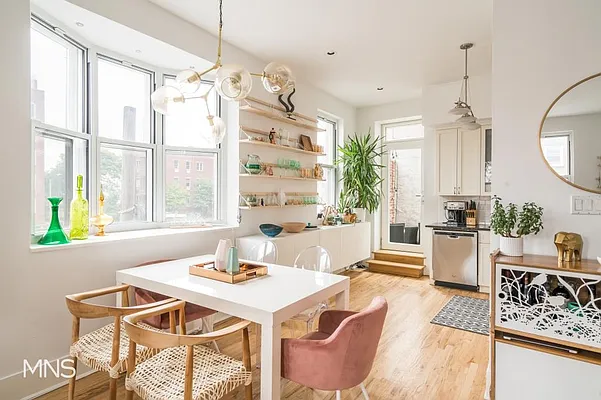 Rented by MNS | media 11