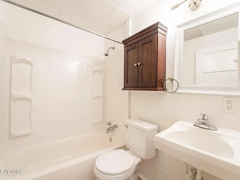 502 Hayworth Dr #B — Photo 12