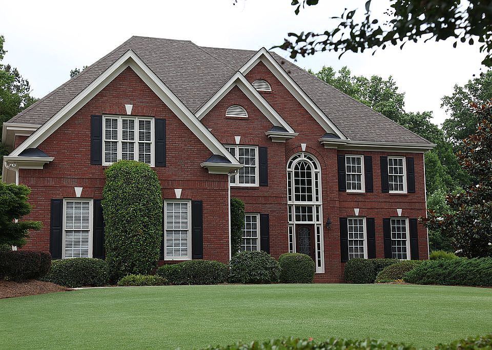 Gorgeous Curb Appeal!