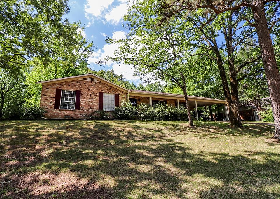 1st image of 240 Saint Andrews Cir
