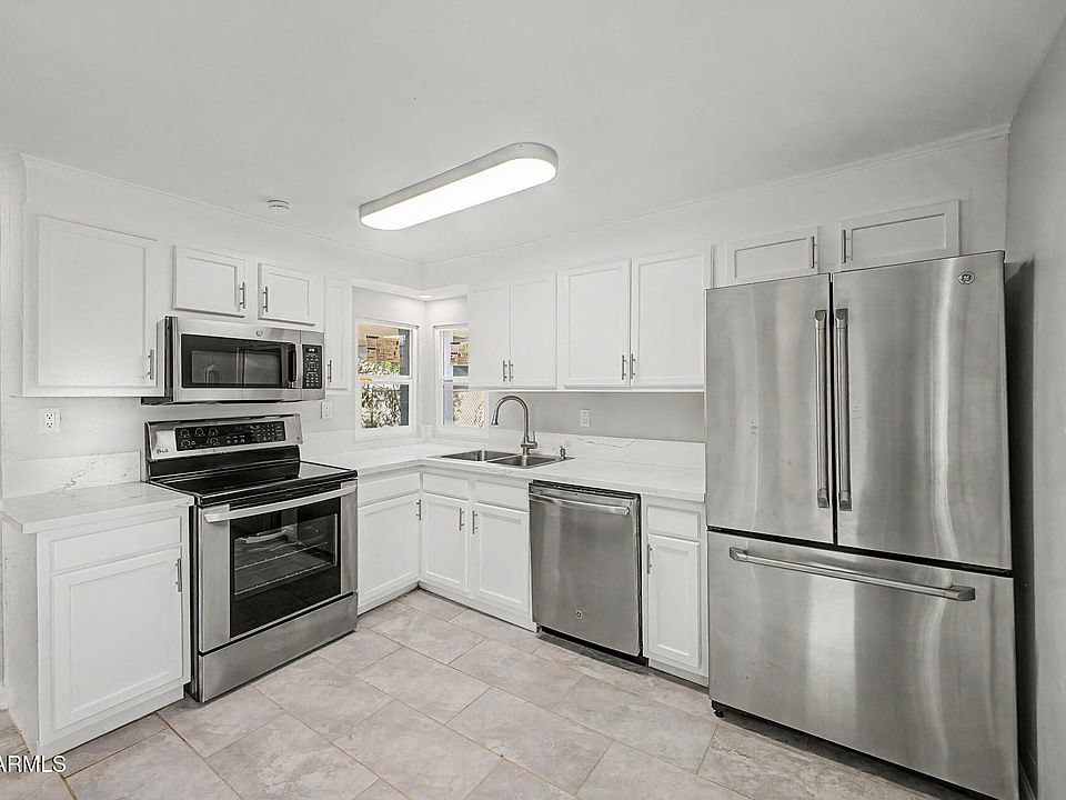 1st image of 2425 W PAPAGO Street