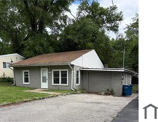 204 Elbring Dr — Photo 2